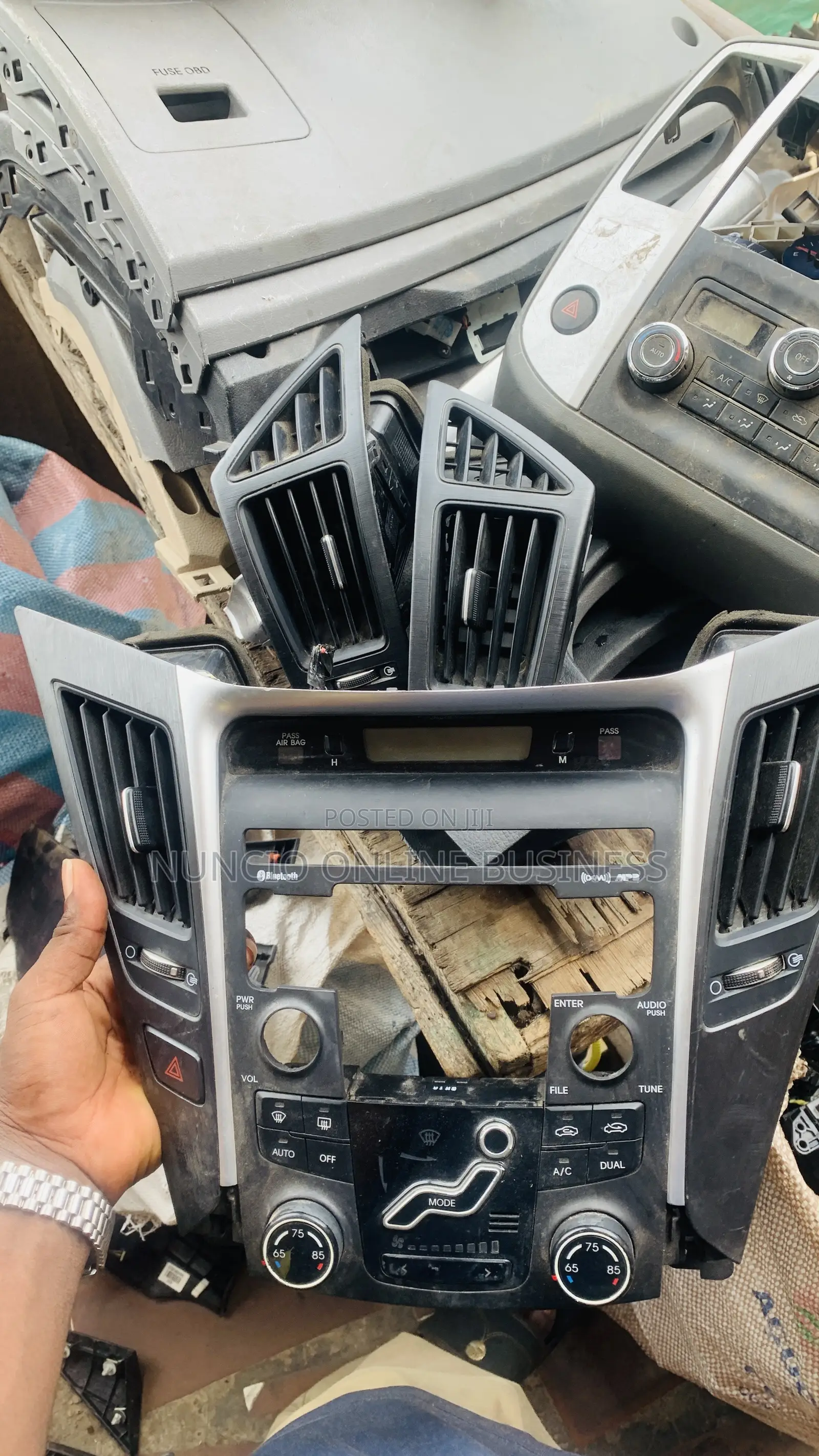 Hyundai Sonata 2013 Vent (Middle)