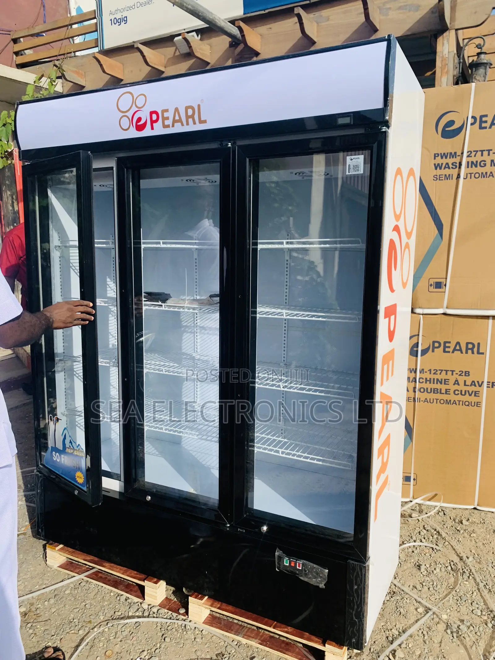 Large Space Pearl Display Showcases Fridge