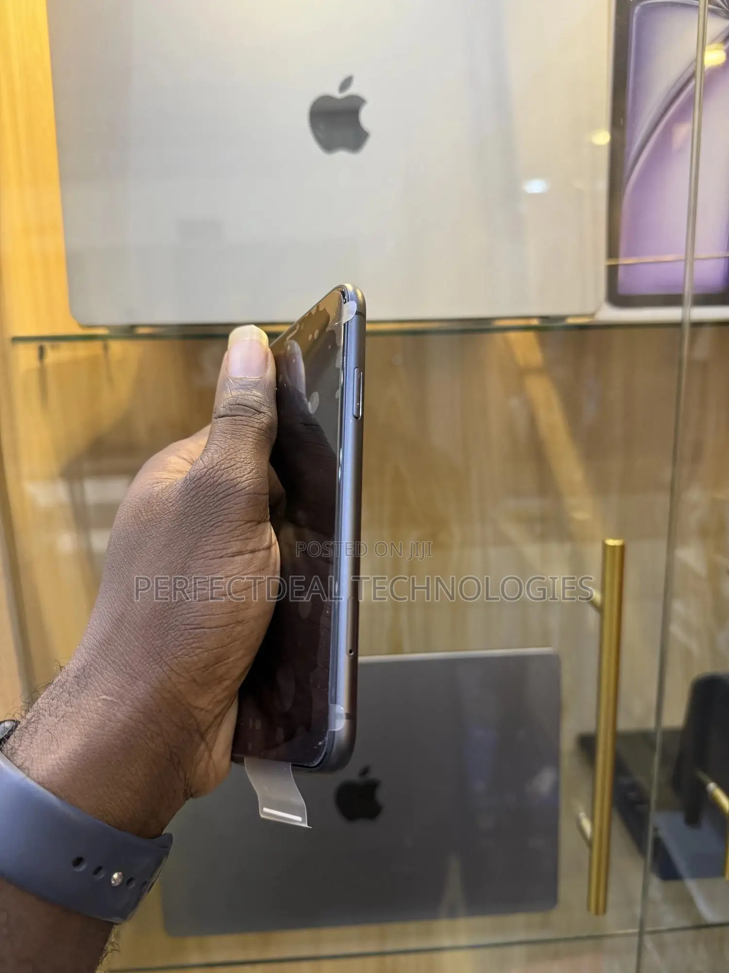 New Apple iPhone 11 64 GB Black