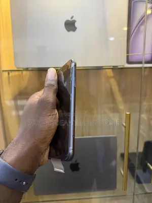 New Apple iPhone 11 64 GB Black