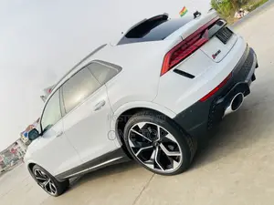 Audi RS Q8 2023 White