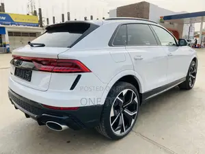 Audi RS Q8 2023 White