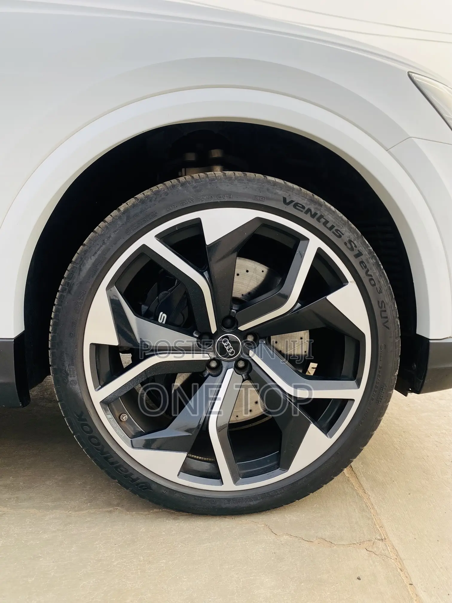 Audi RS Q8 2023 White