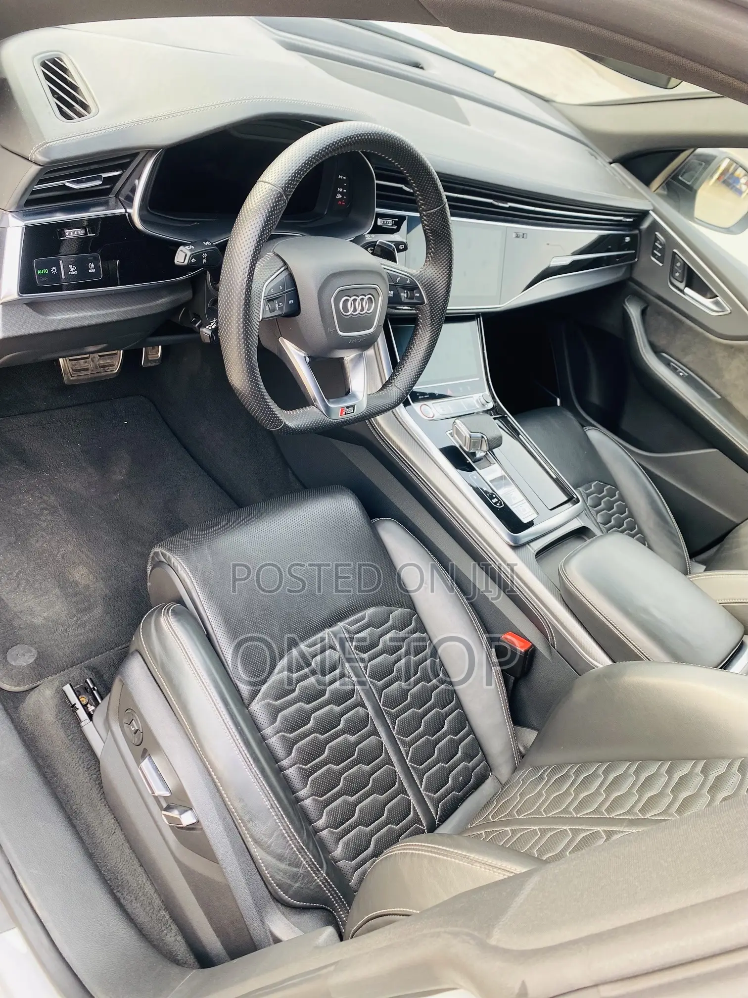 Audi RS Q8 2023 White