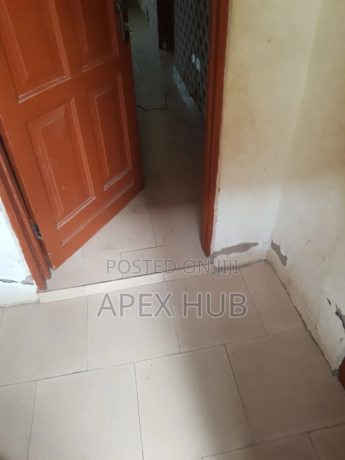 A Neat Gated Chamber Hall Selcon Cool Price