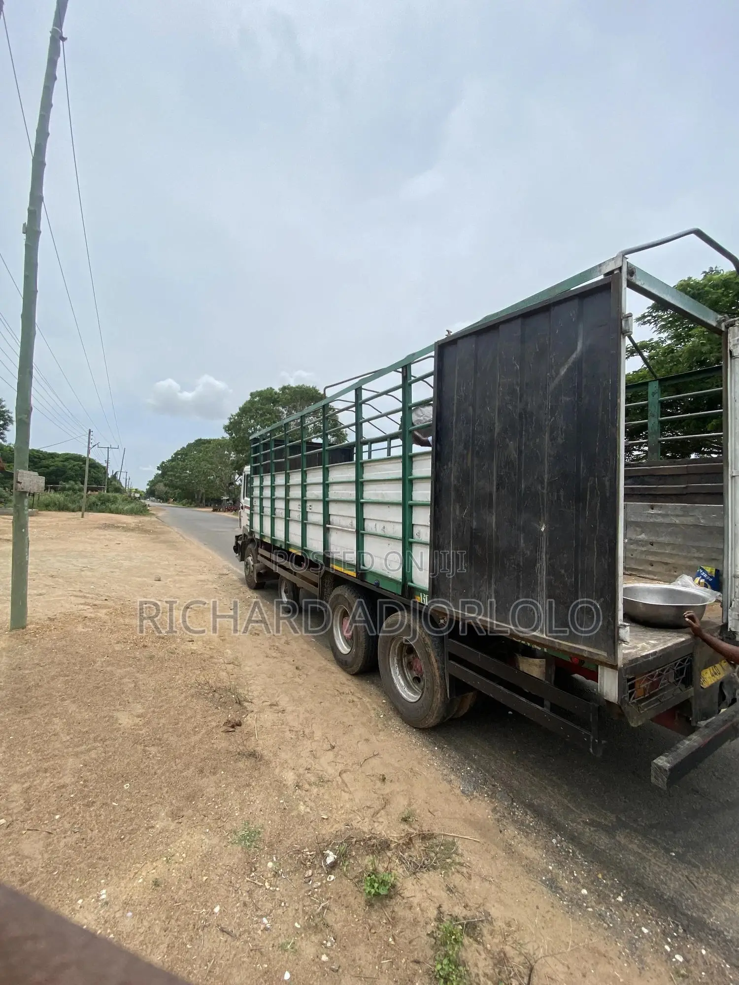 Oyster Shells(Contact for Exact Price)