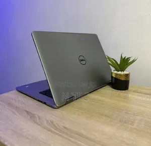 Laptop Dell Inspiron 17 7779 16GB Intel Core I5 HDD+SSD 256GB