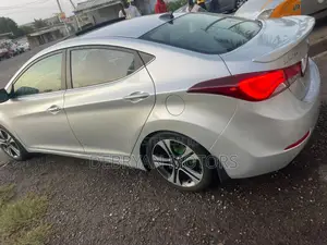 Hyundai Elantra Limited 4dr Sedan (1.8L 4cyl 6A) 2015 Silver