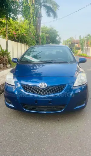 Photo - Toyota Yaris 2012 Blue