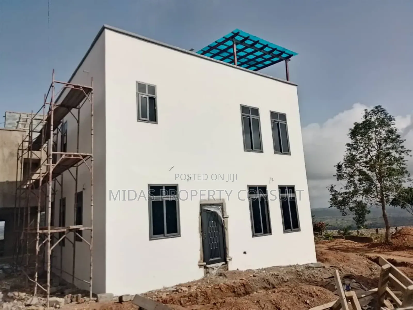 4bdrm House in Adonten, Aburi for sale