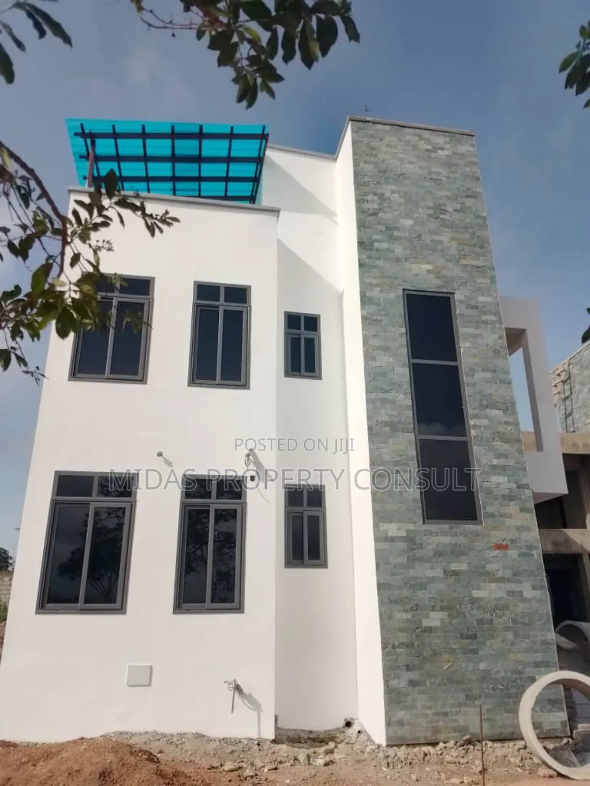 4bdrm House in Adonten, Aburi for sale