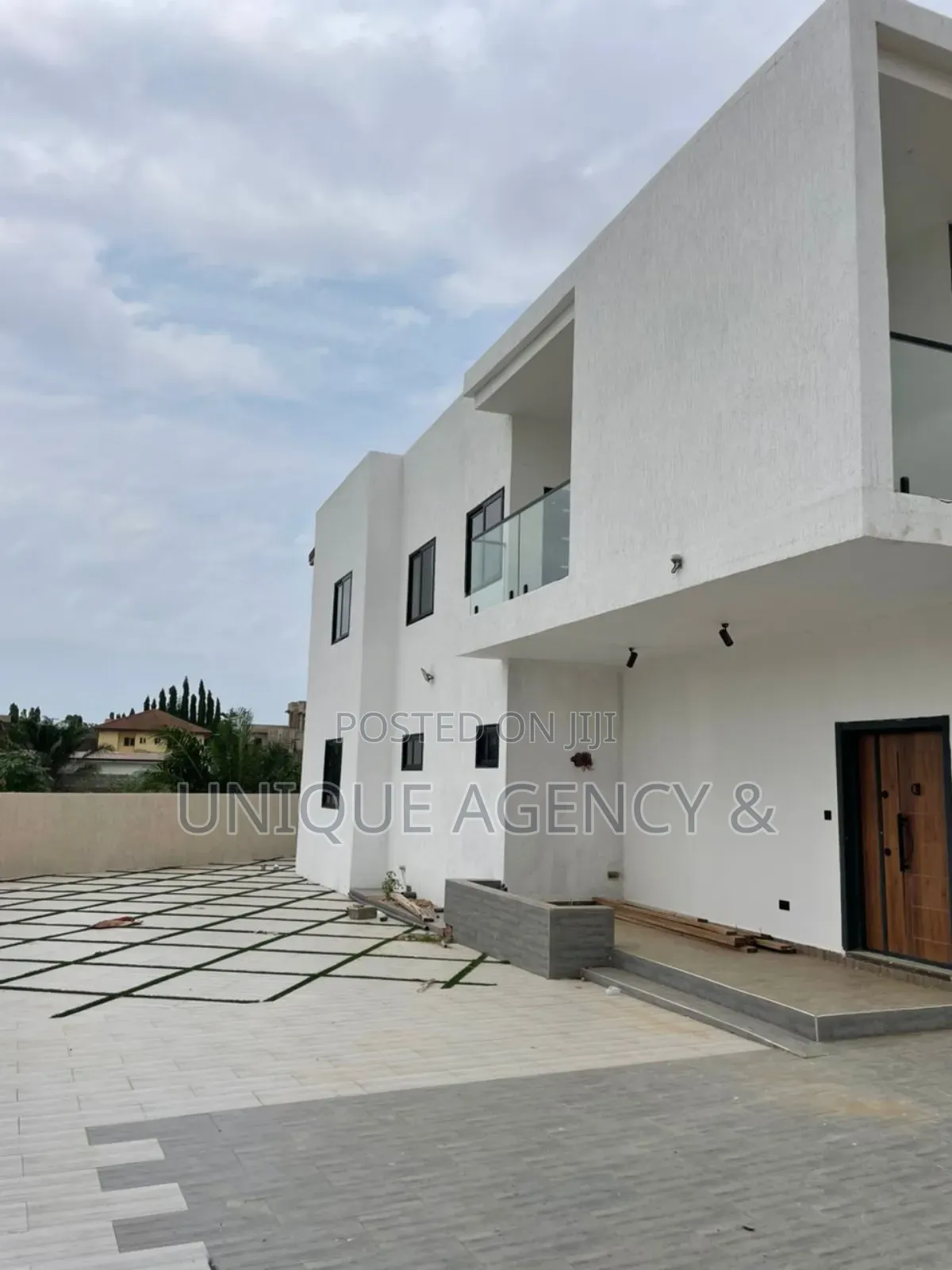 4bdrm Duplex in East Legon for sale