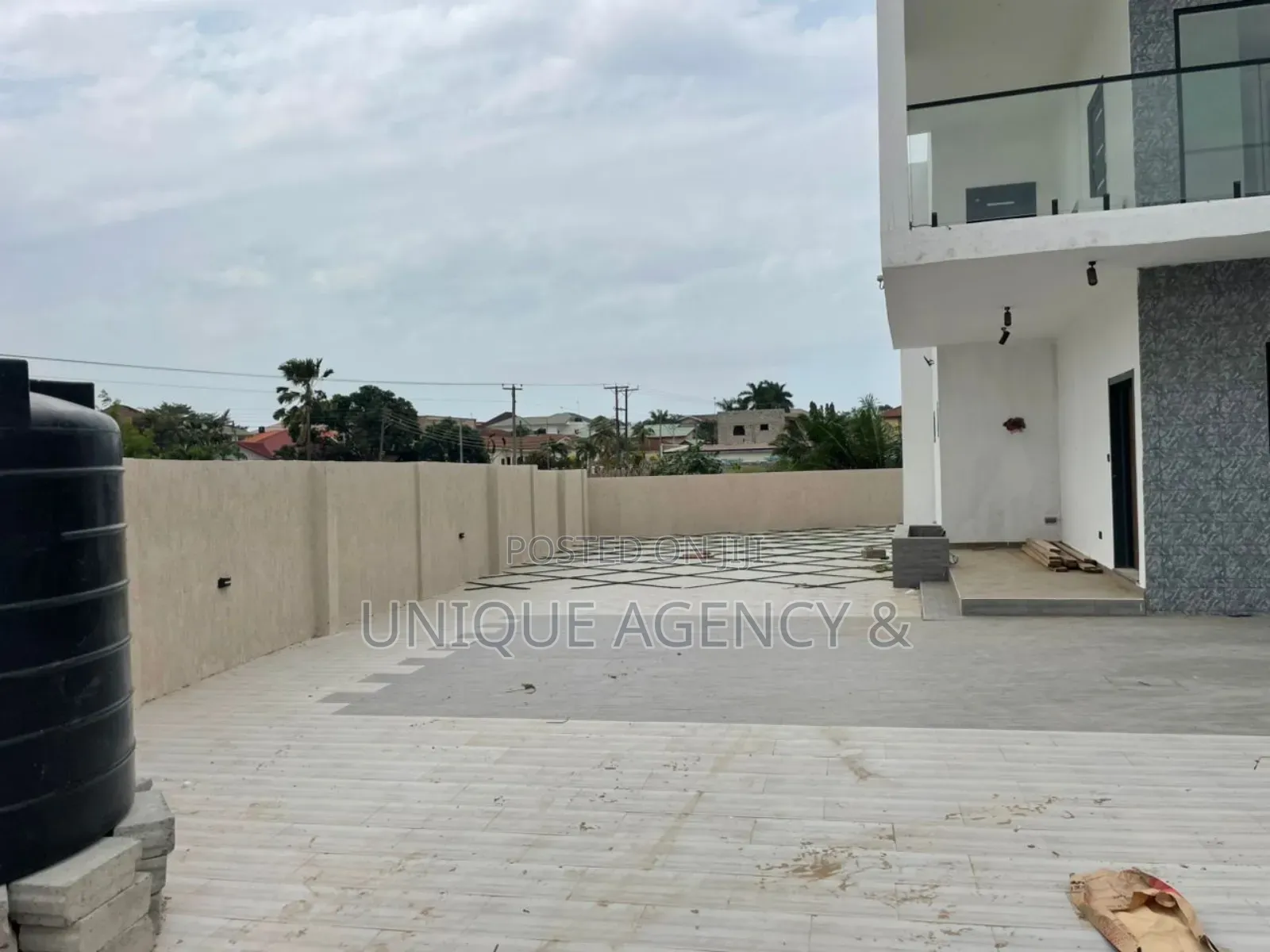 4bdrm Duplex in East Legon for sale