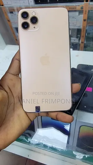 Photo - Apple iPhone 11 Pro Max 64 GB Gold