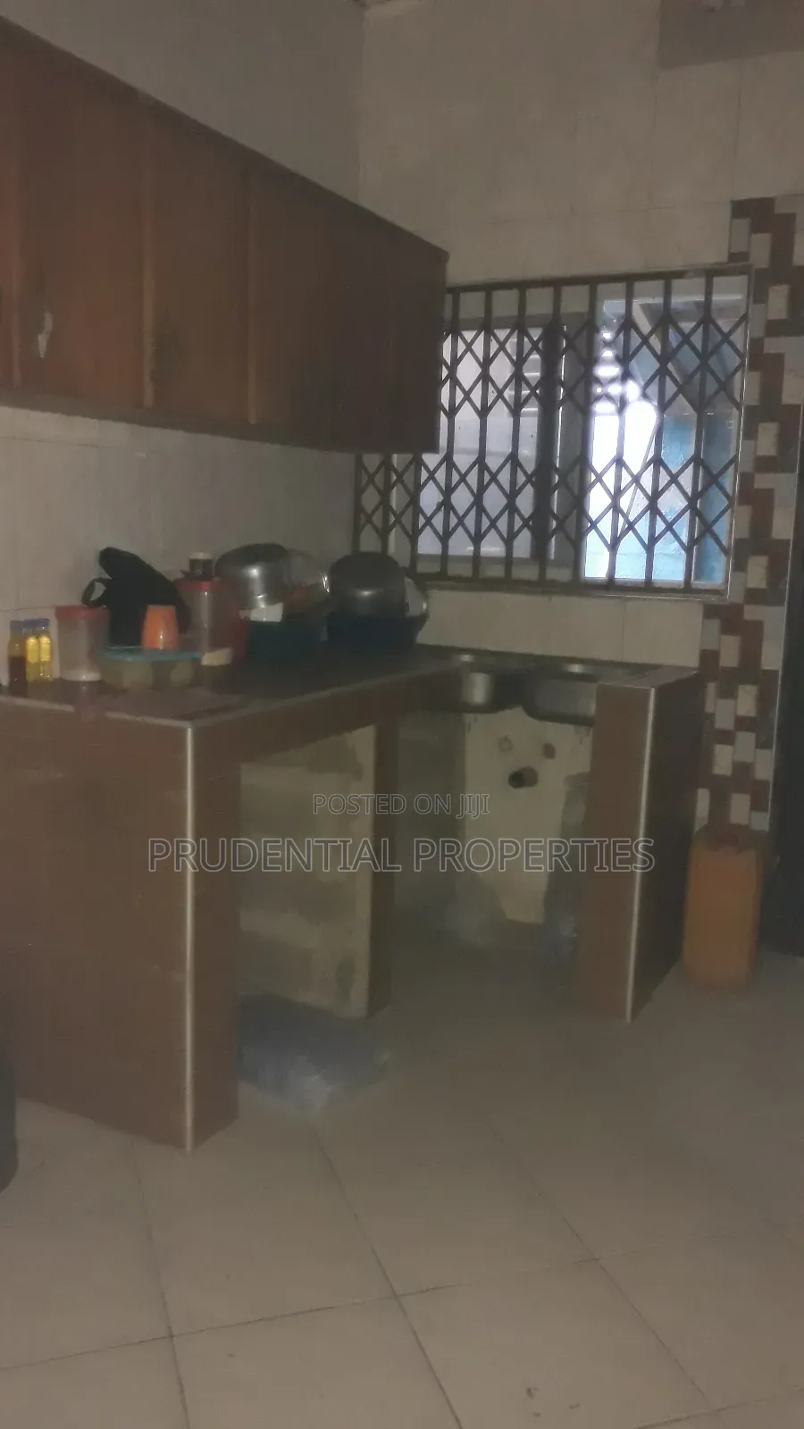 17bdrm Block of Flats in North Kaneshie for sale