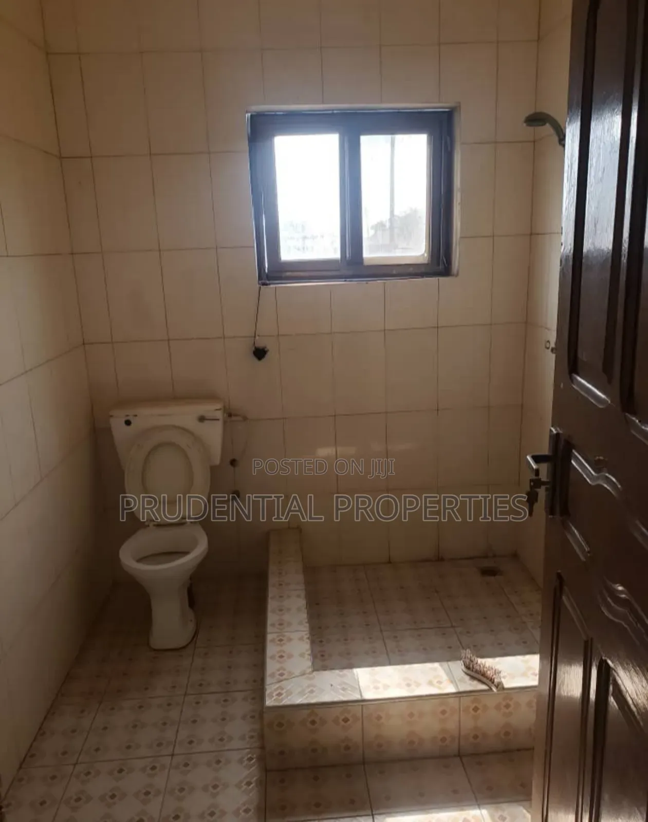 4bdrm House in Kokomlemle for sale