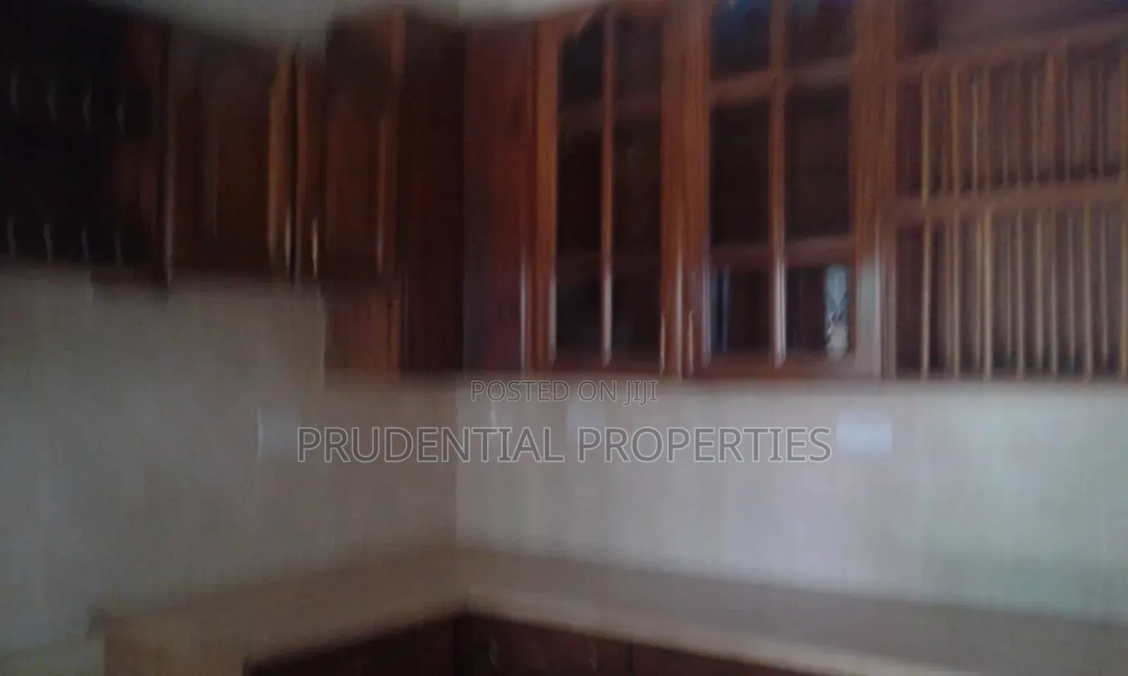 6bdrm House in Awoshie for sale