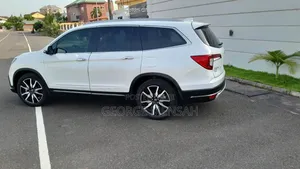 Honda Pilot Touring 7-Passenger 2022 White