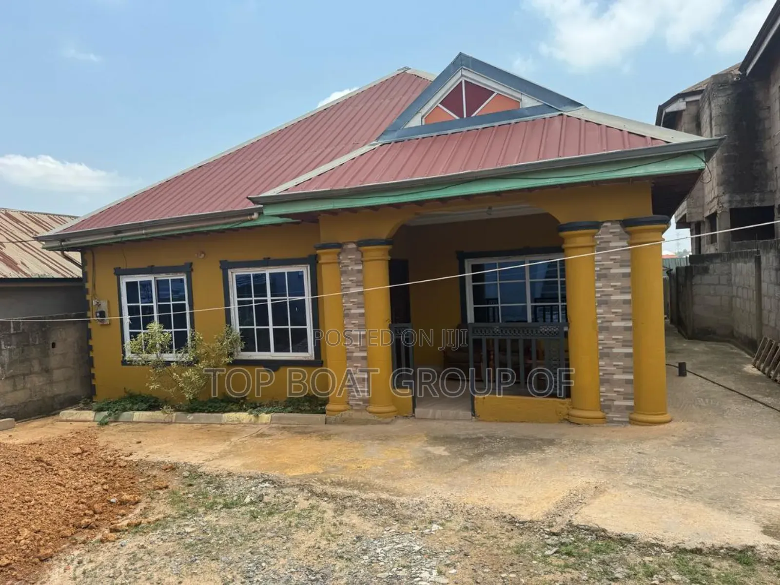 6bdrm House in Top Boat Estate, Kumasi Metropolitan for sale