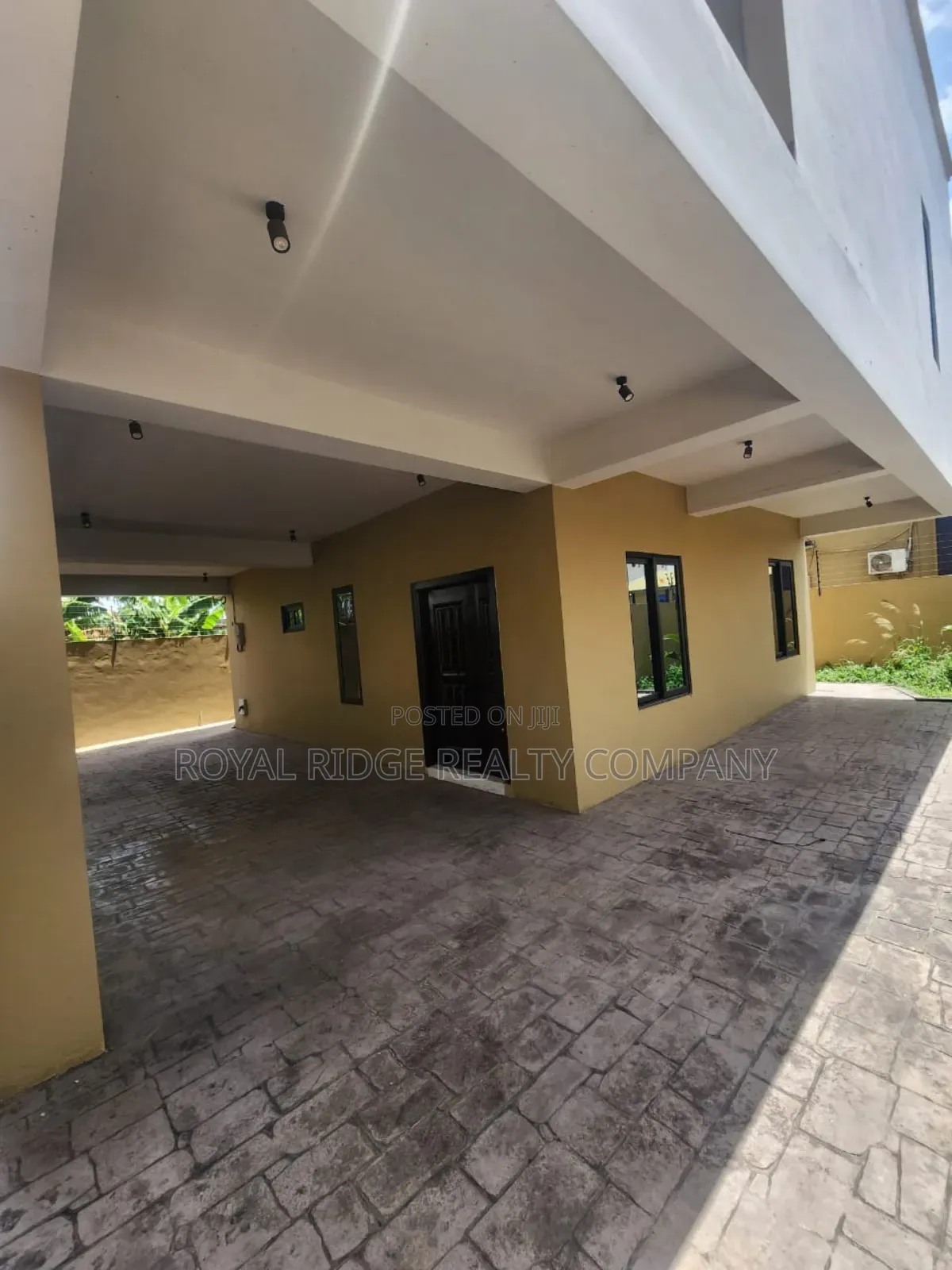 3bdrm Townhouse / Terrace in East Legon Ogbojo, Accra Metropolitan