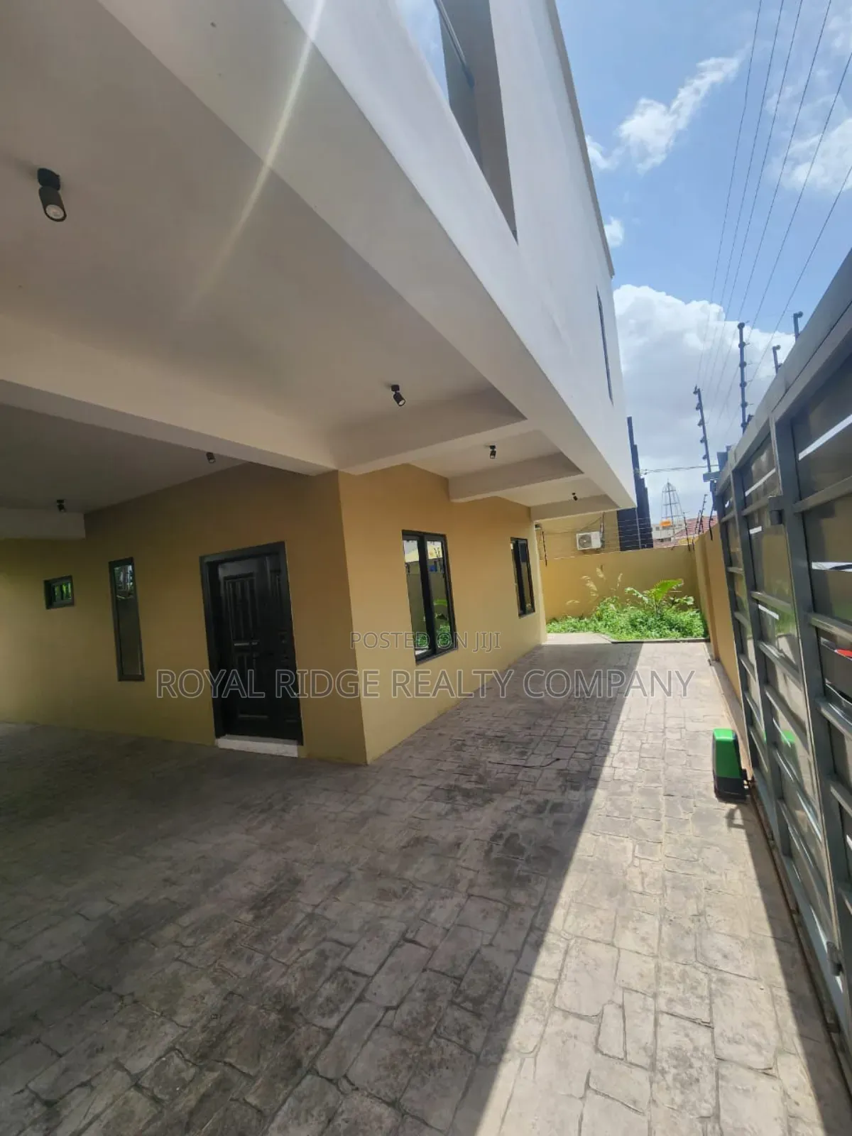 3bdrm Townhouse / Terrace in East Legon Ogbojo, Accra Metropolitan