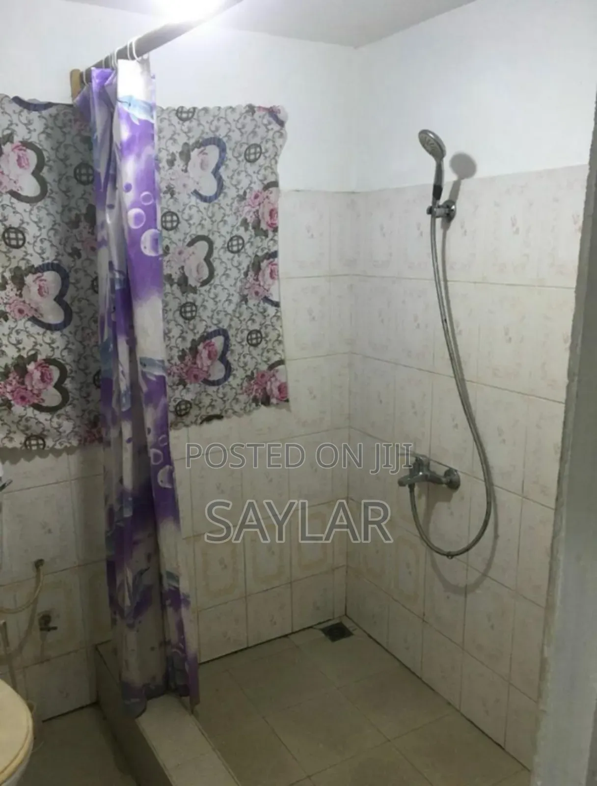 3 Bedrooms House Sitting on 90/100 Land Size Tema Comm12