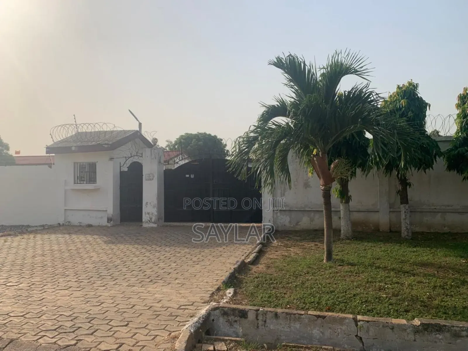 3 Bedrooms House Sitting on 90/100 Land Size Tema Comm12