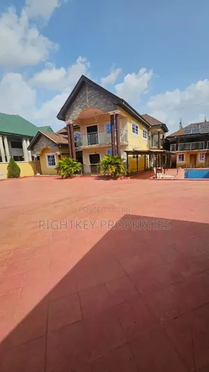 5bdrm Duplex in Rightkey, Kumasi Metropolitan for sale