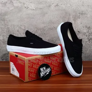 Photo - Vans Authentic Mono Black and White