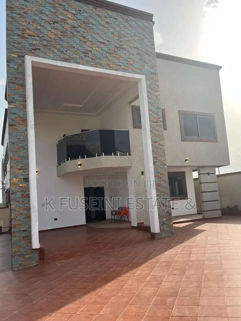 4bdrm House in K Fuseini Estate, Kumasi Metropolitan for sale