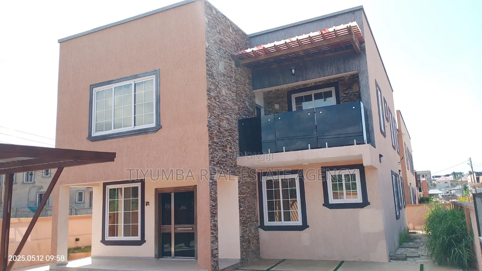 4bdrm Duplex in Tiyumba Real Estate, Airport Residential Area for rent
