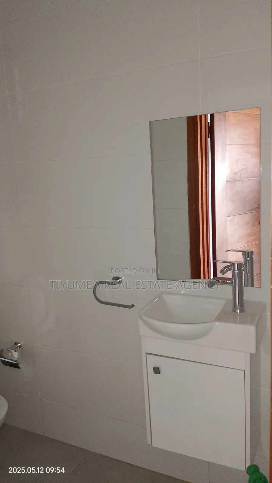 4bdrm Duplex in Tiyumba Real Estate, Airport Residential Area for rent