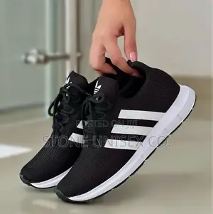 Photo - Adidas Swift Run Black/White