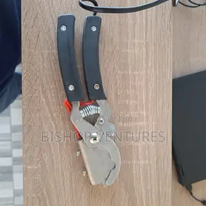 Electric Pig Tail Cutter and Debeaker
