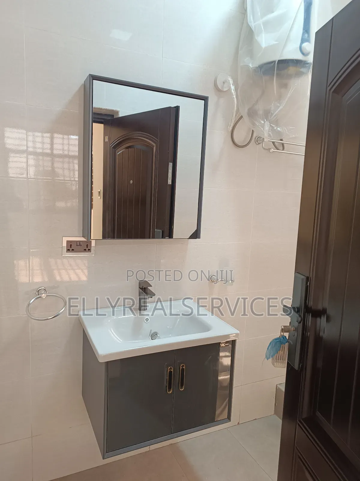 2bdrm Apartment in Ellyrealservices, Adenta for rent