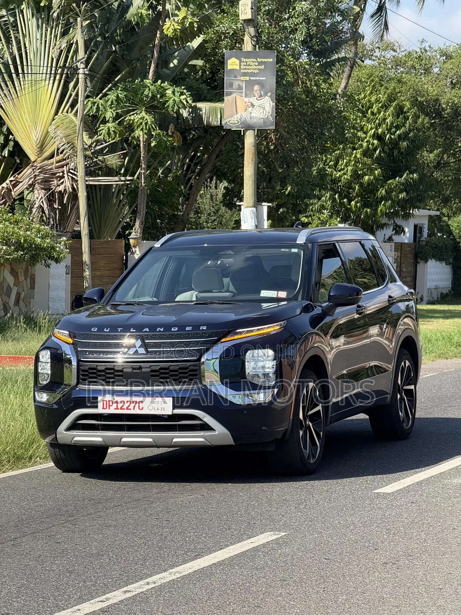Mitsubishi Outlander SEL Launch Edition 2022 Blue