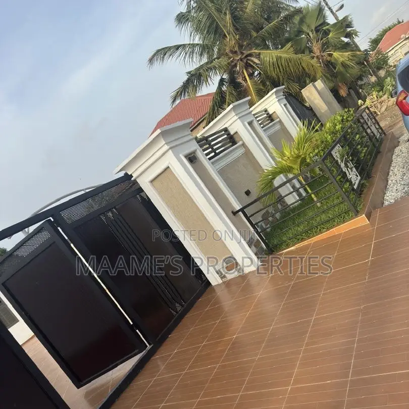 4bdrm Duplex in Spintex for sale