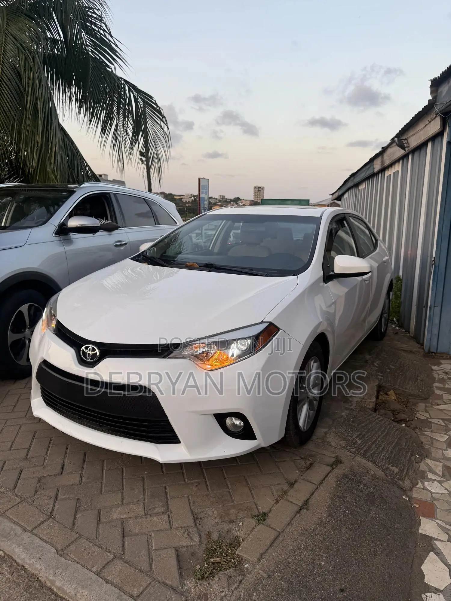 Toyota Corolla LE Plus 4dr Sedan (1.8L 4cyl CVT) 2014 White