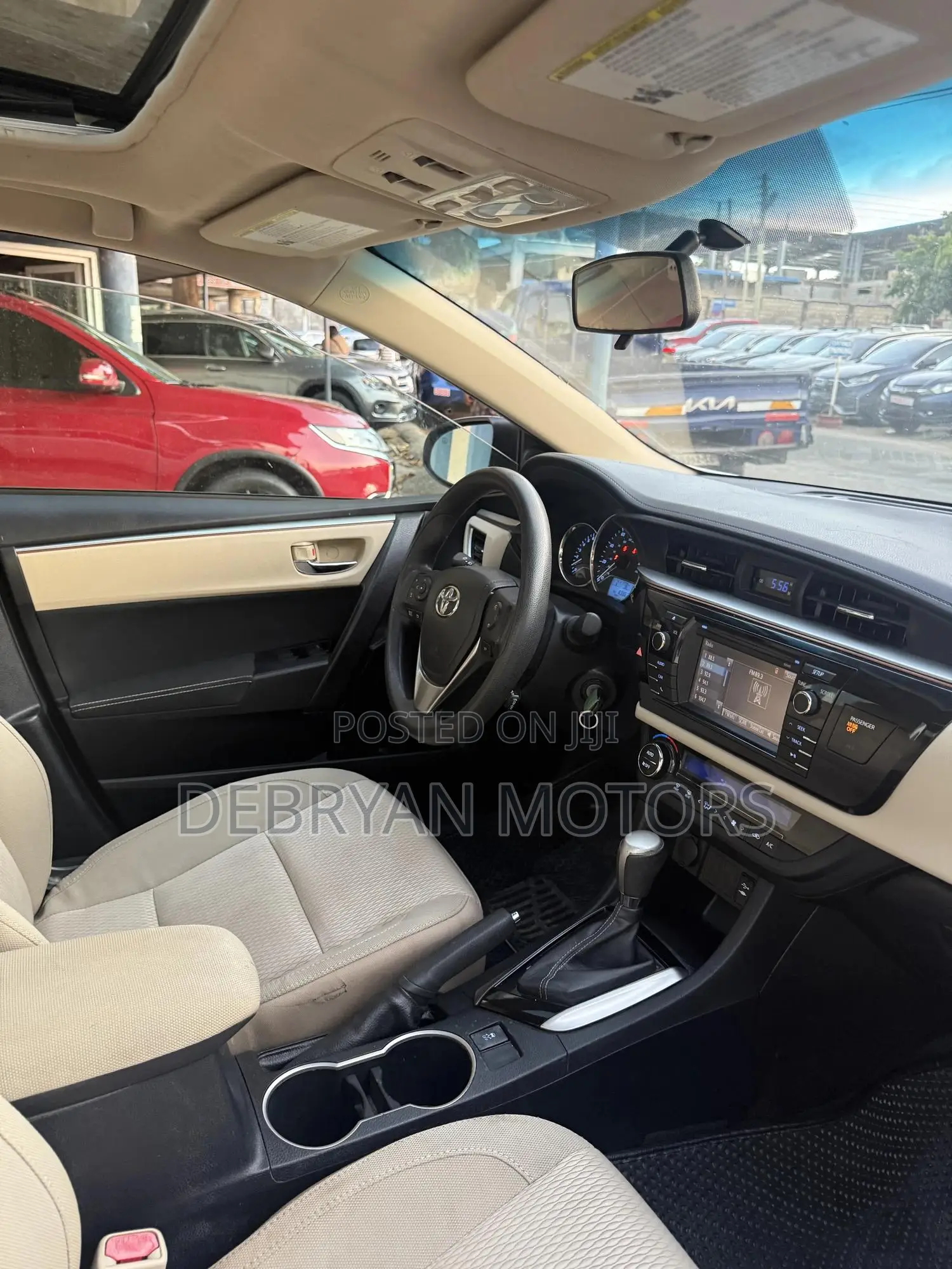 Toyota Corolla LE Plus 4dr Sedan (1.8L 4cyl CVT) 2014 White