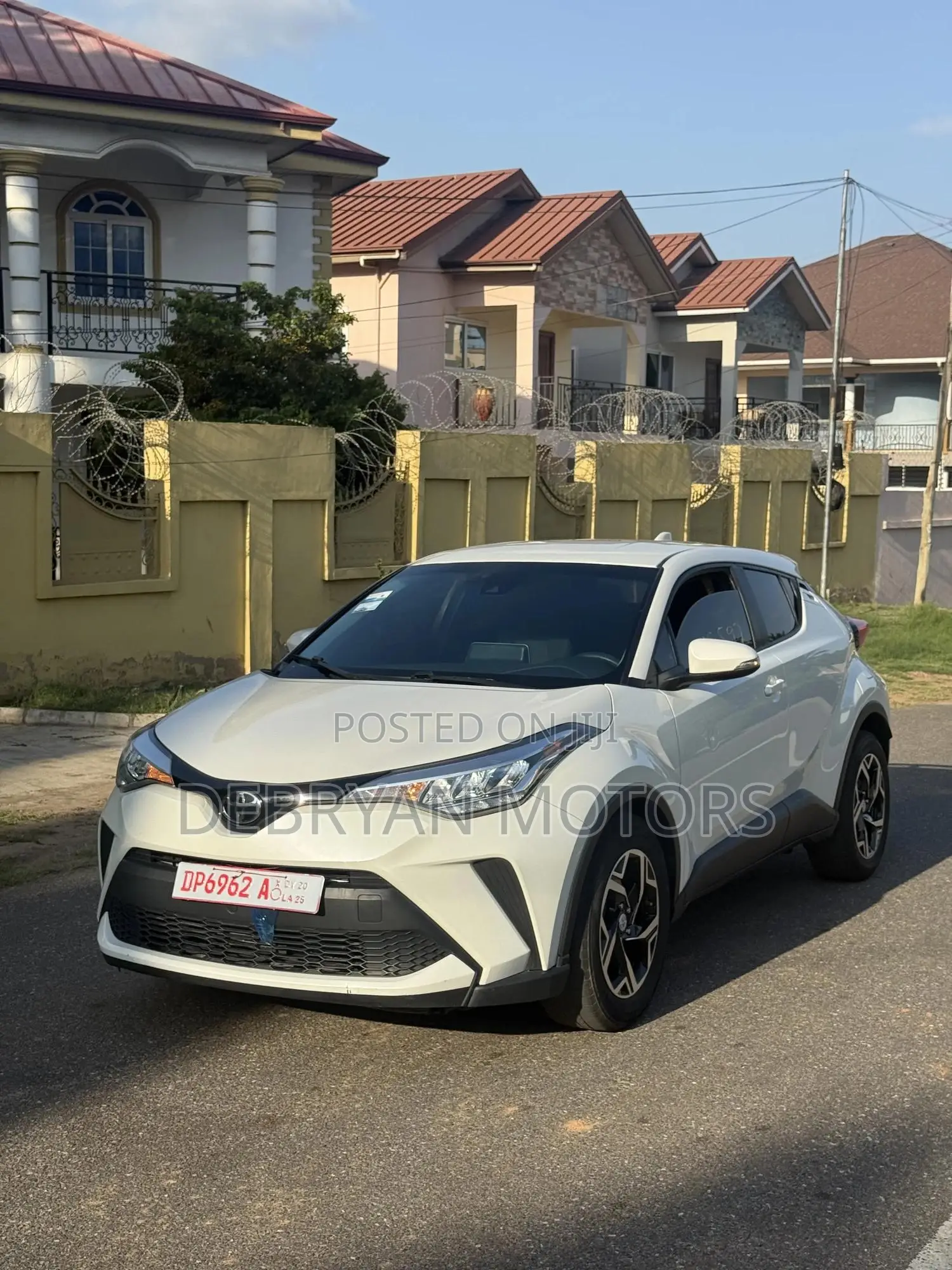 Toyota C-HR XLE 2021 White