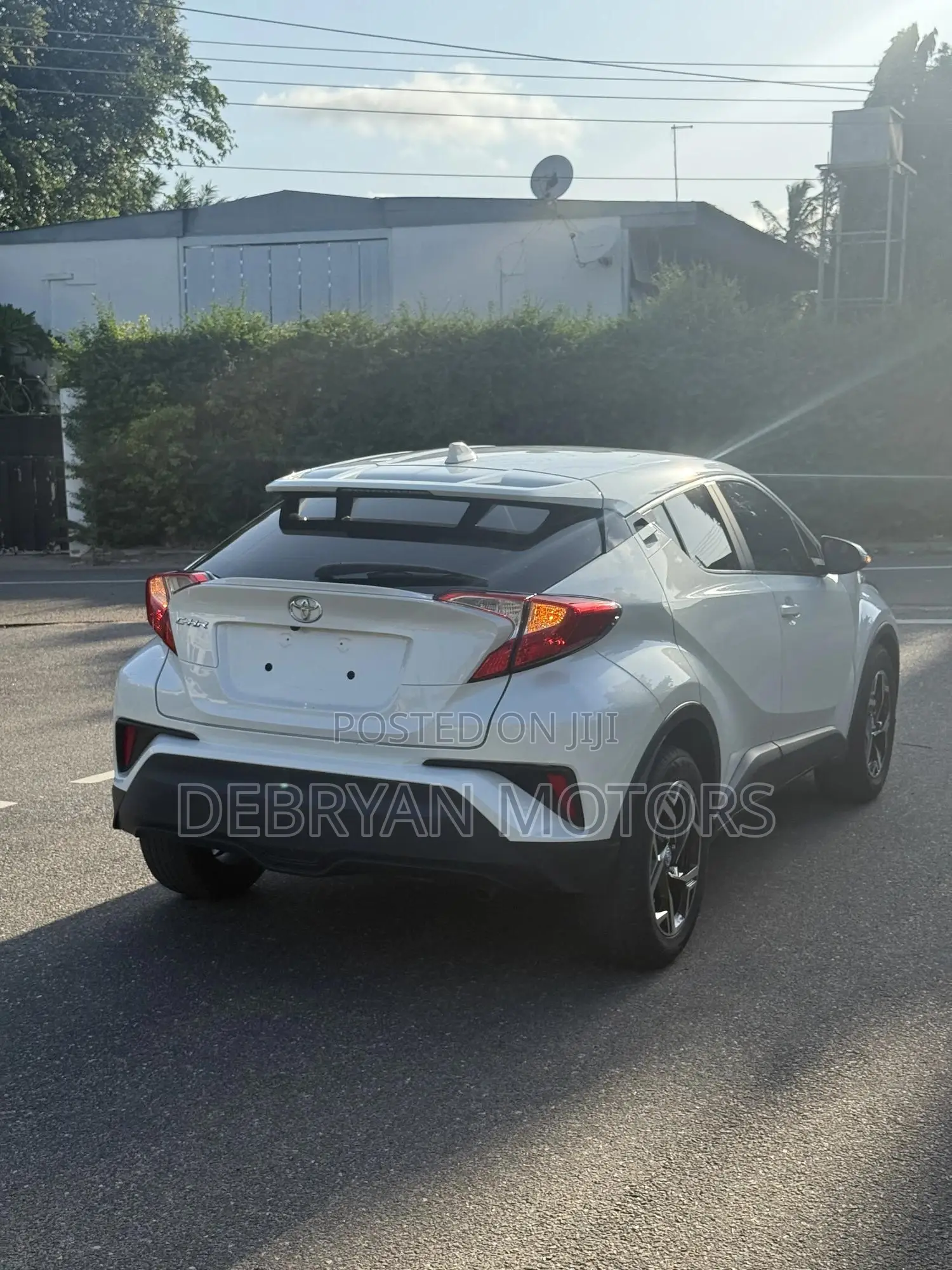 Toyota C-HR XLE 2021 White