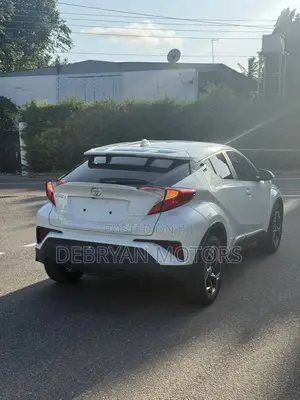 Toyota C-HR XLE 2021 White