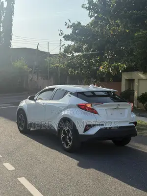 Toyota C-HR XLE 2021 White