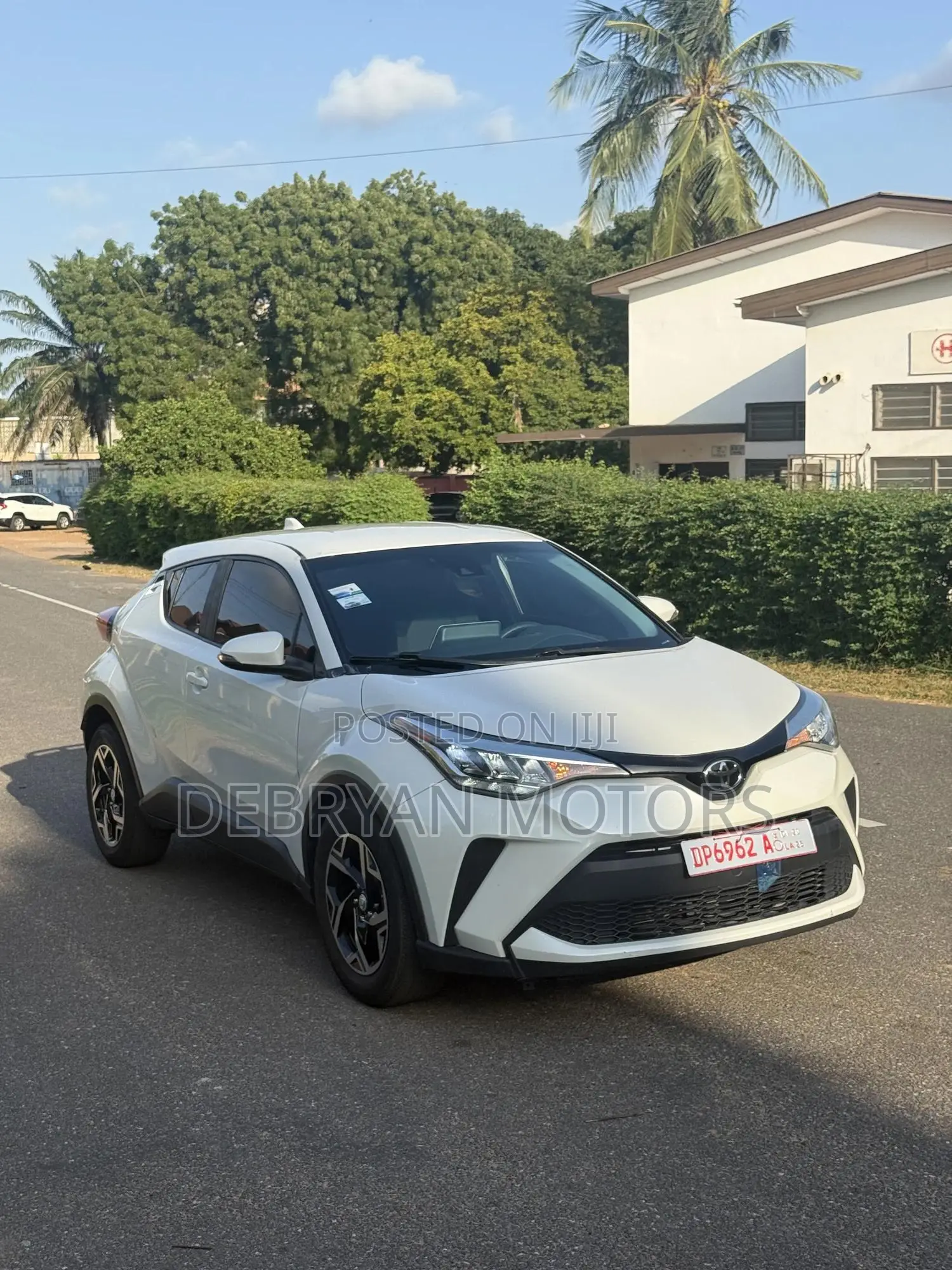 Toyota C-HR XLE 2021 White