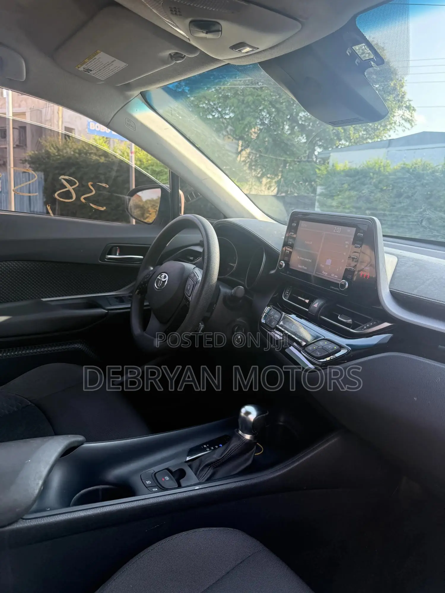 Toyota C-HR XLE 2021 White