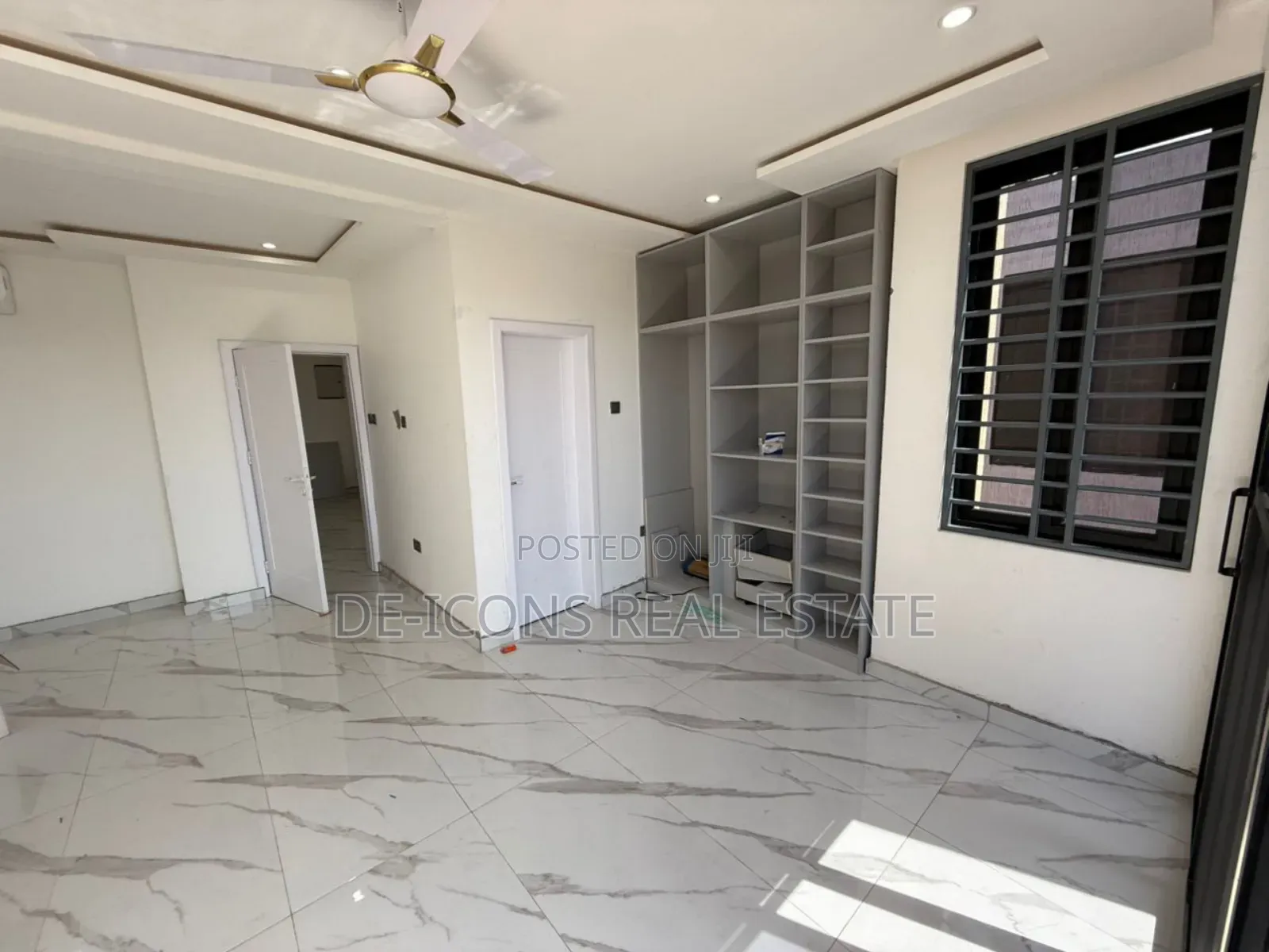 5bdrm Duplex in De-Icons Real Estate, Accra Metropolitan for sale