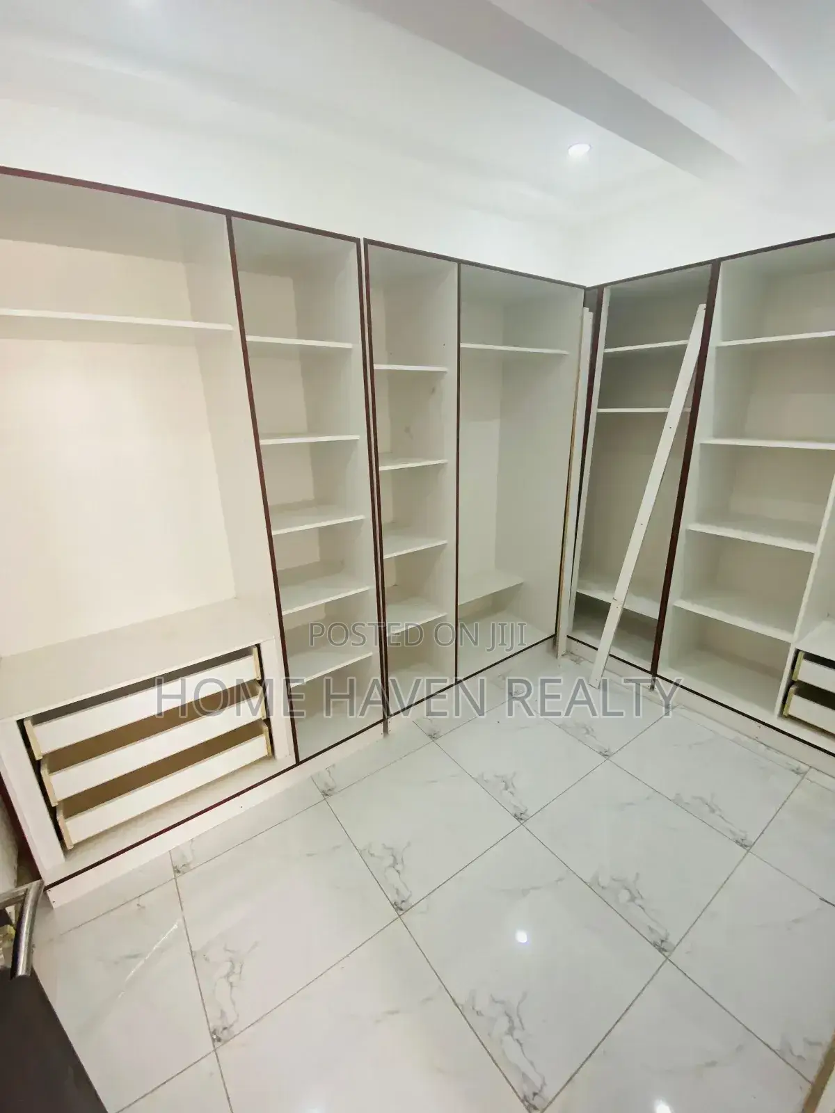 5bdrm House in East Legon for rent