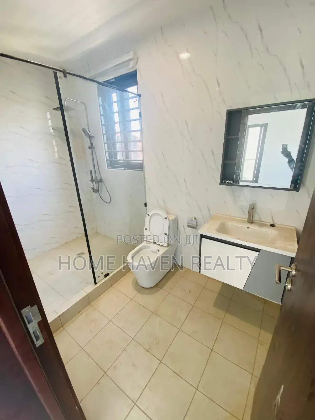 5bdrm House in East Legon for rent