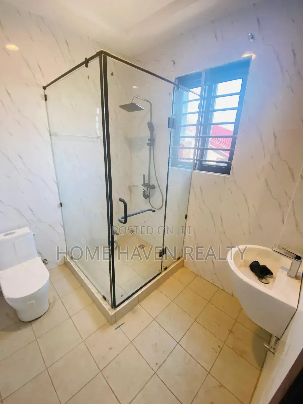 5bdrm House in East Legon for rent