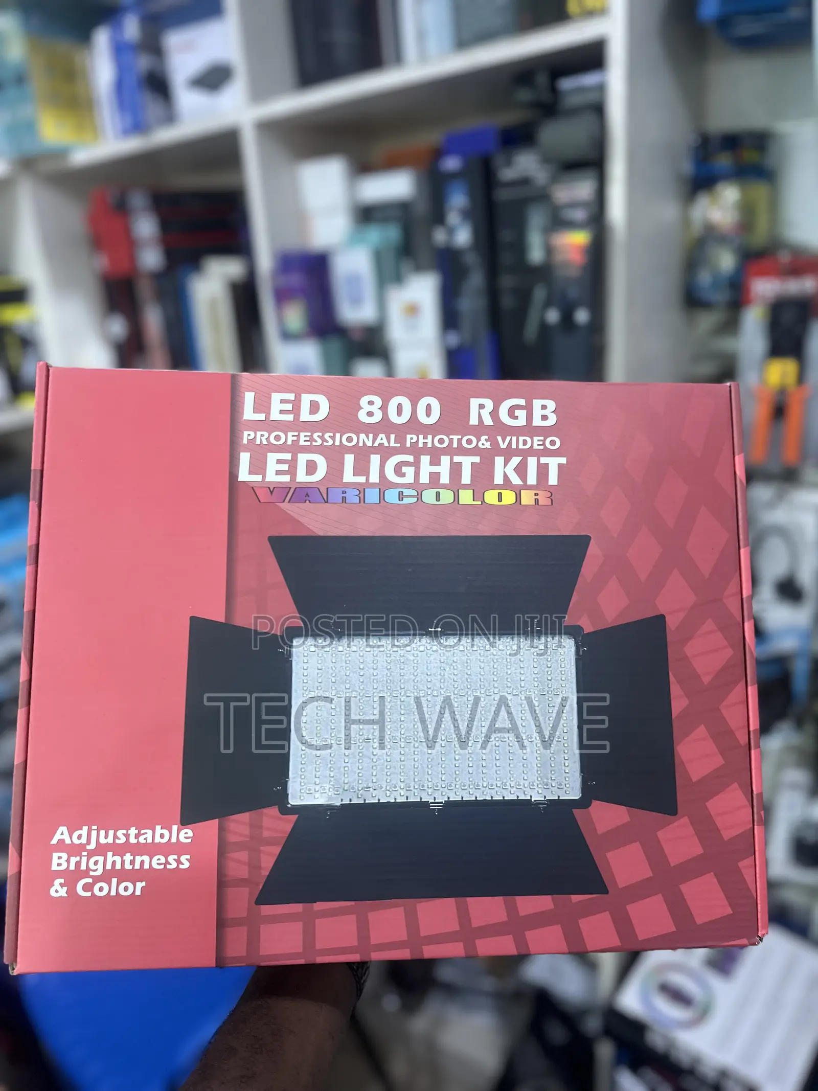 Pro Led 800 R.G.B With Adapter Batteries Tripod Stand
